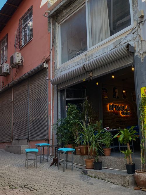 Free Charming street view of a quaint cafe entrance with potted plants in Adana, Türkiye. Stock Photo