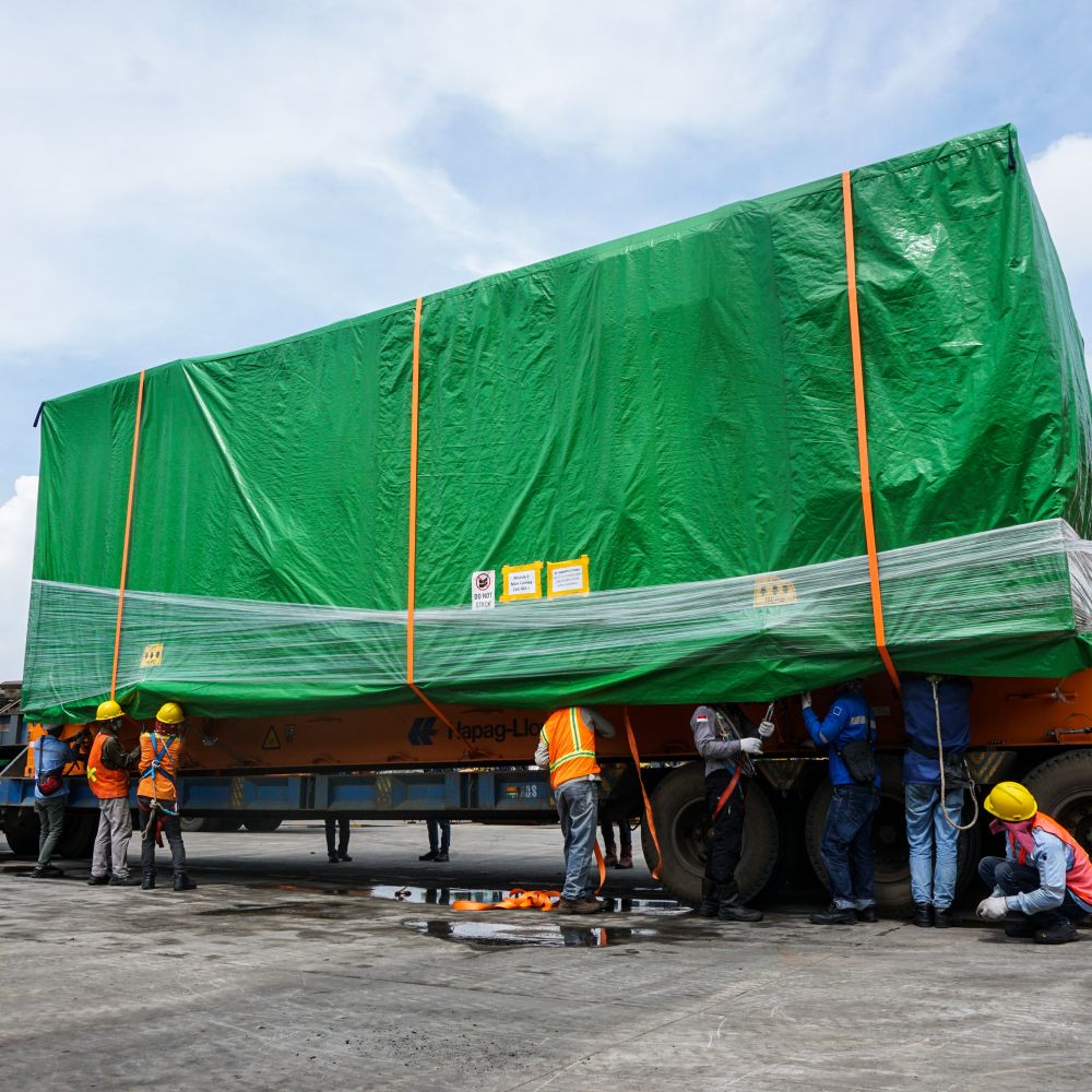 Dormansland — belongings being loaded for transport to storage