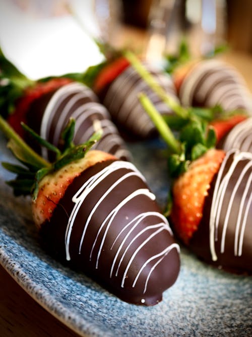 Chocolate Cakes with Strawberries