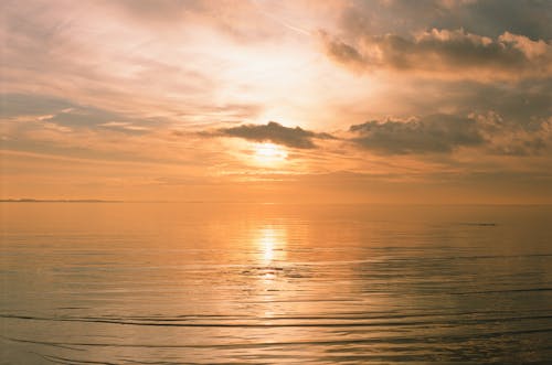 Immagine gratuita di cielo drammatico, cielo nuvoloso, corpo d'acqua