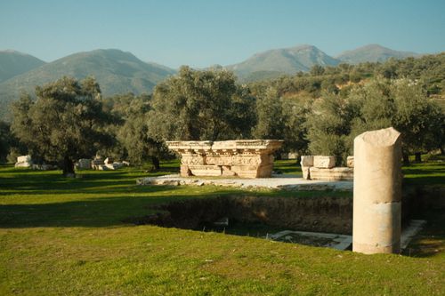 Free Explore the ancient Roman ruins in Selçuk, Turkey, surrounded by lush greenery and mountains. Stock Photo