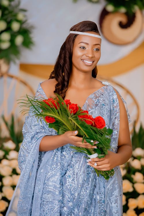 Gratis lagerfoto af ægteskab, afrikansk kvinde, blomster