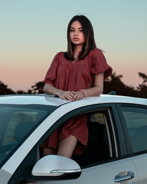 Kostnadsfri bild av bil, brunett, kaukasisk kvinna