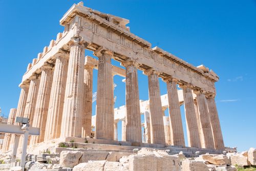 Free Explore the iconic Parthenon with its ancient columns standing tall against a brilliant blue sky. Stock Photo