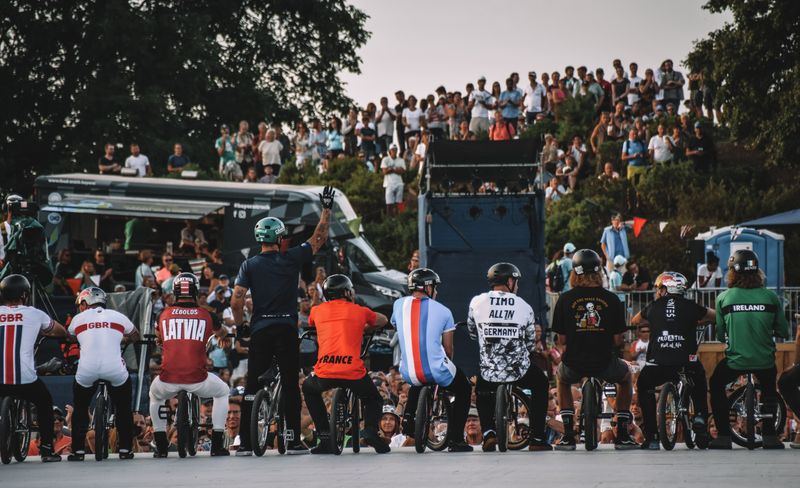 Kisah Eliza Newton, Juara Dunia BMX yang Mengalahkan Penyakit Langka demi Kembali ke Lintasan
