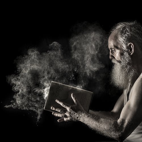 Fotos de stock gratuitas de anciano, barba, fondo negro