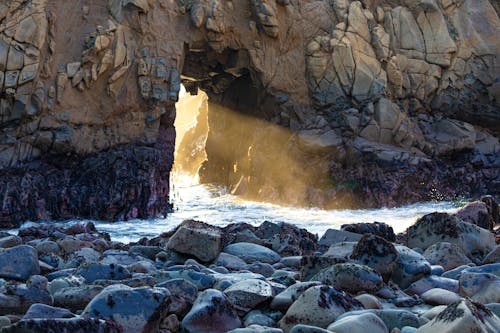 不毛, 太陽光線, 岩の無料の写真素材