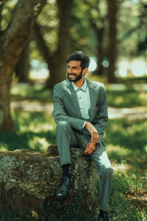 Ilmainen kuvapankkikuva tunnisteilla henkilö, intialainen mies, istuminen