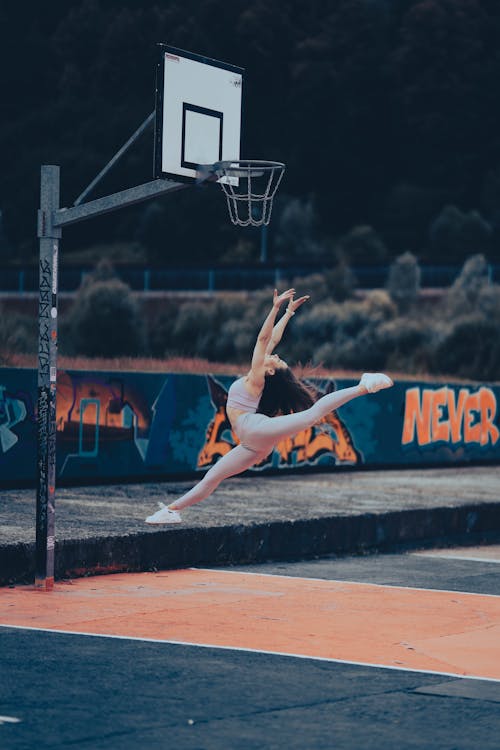 Бесплатное стоковое фото с баскетбол, вертикальный выстрел, гимнастика