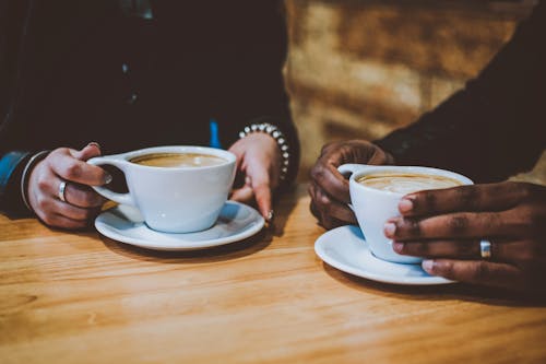 Ingyenes stockfotó bögrék, cappuccino, csészék témában