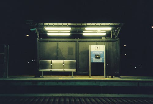 Darmowe zdjęcie z galerii z miejski, noc, platforma