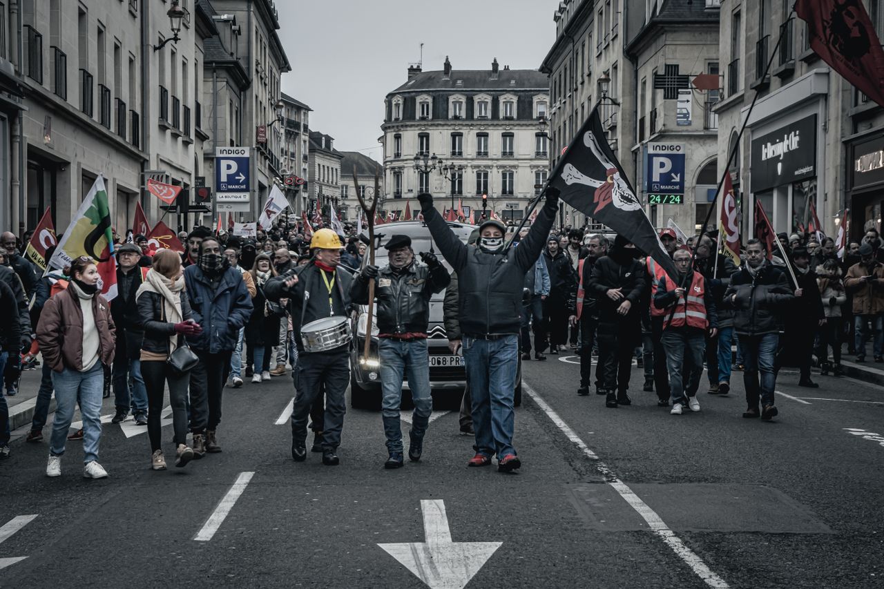 Eure : Plusieurs milliers de manifestants contre les pesticides devant l'usine Syngenta