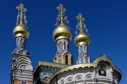 Free Orthodox church with golden domes and intricate designs under a clear blue sky. Stock Photo