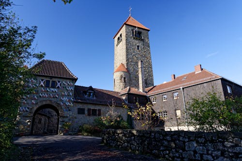 Gratis arkivbilde med historiske landemerke, lavvinkelskudd, romansk arkitektur