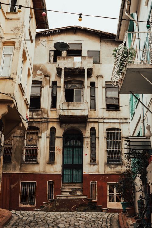 Free A vertical shot of an abandoned building with balconies in Turkey, showcasing urban decay. Stock Photo