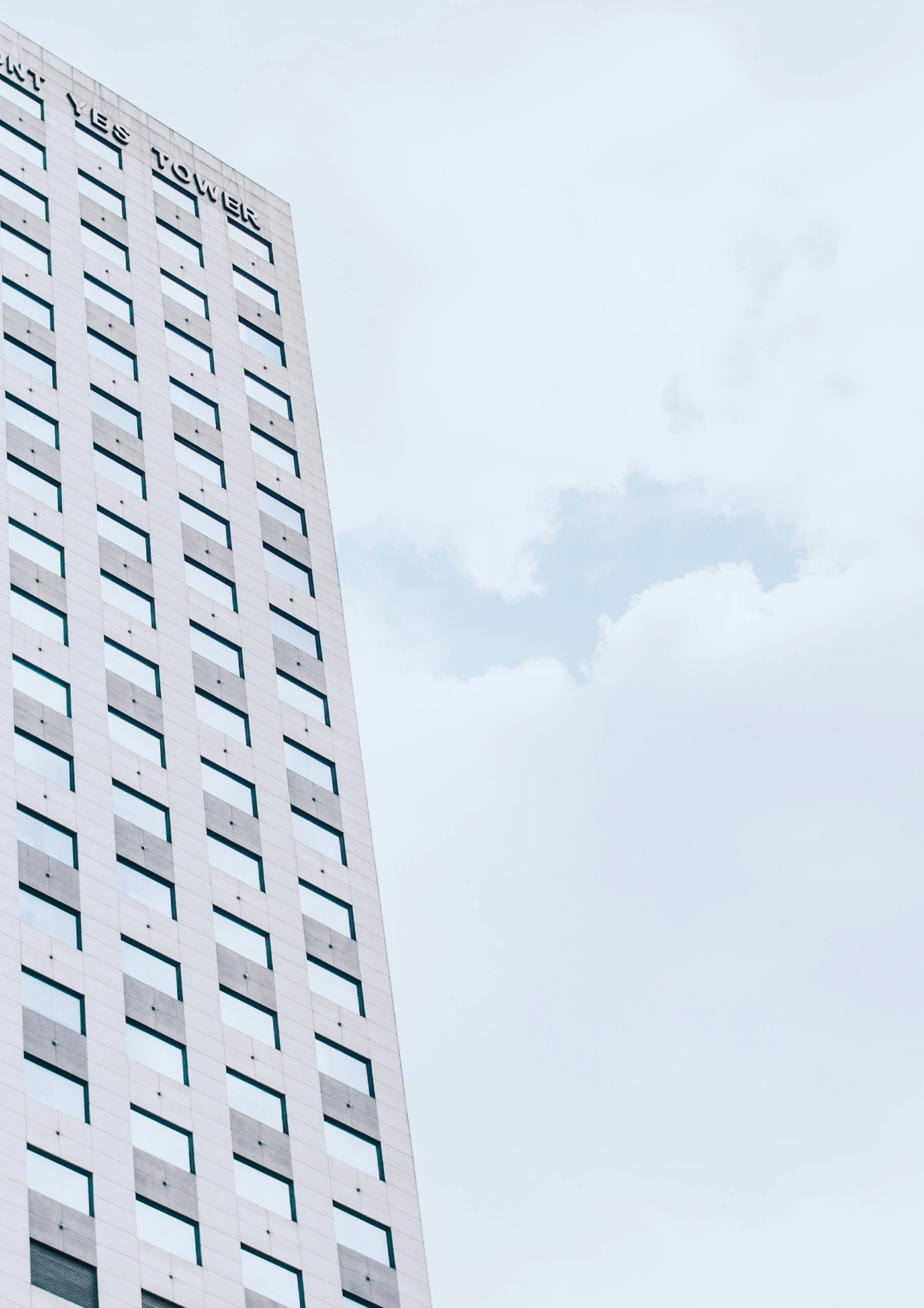 Kostenloses Foto zum Thema diagonale, diagonale linien, gebäude