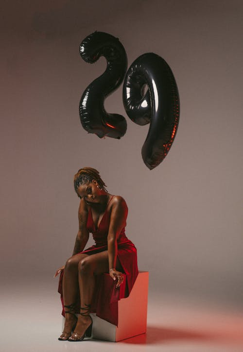 Darmowe zdjęcie z galerii z 29, balony, czarna kobieta