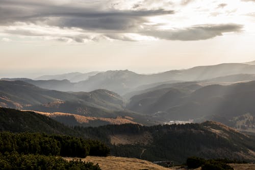 dağ silsilesi, dağlar, gün ışığı içeren Ücretsiz stok fotoğraf