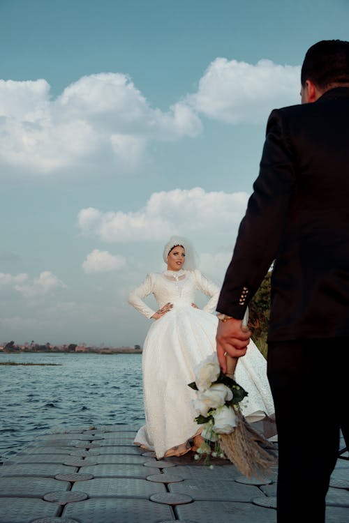 Immagine gratuita di acqua, bouquet, donna