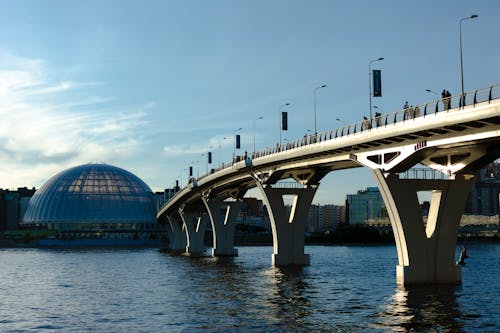 Δωρεάν στοκ φωτογραφιών με neva-river, γέφυρα yakhtenny, πεζογέφυρα Φωτογραφία από στοκ φωτογραφιών