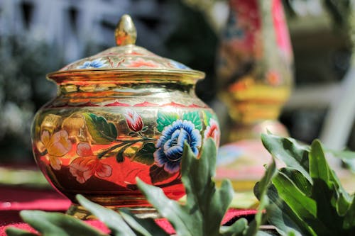 Free Close-up of Traditional Jar with Flowers on Table Stock Photo