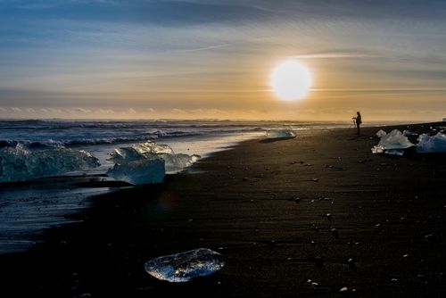 Free Capture the captivating sunset over Iceland's ice beach at Höfn. A serene blend of icy shores and golden light. Stock Photo
