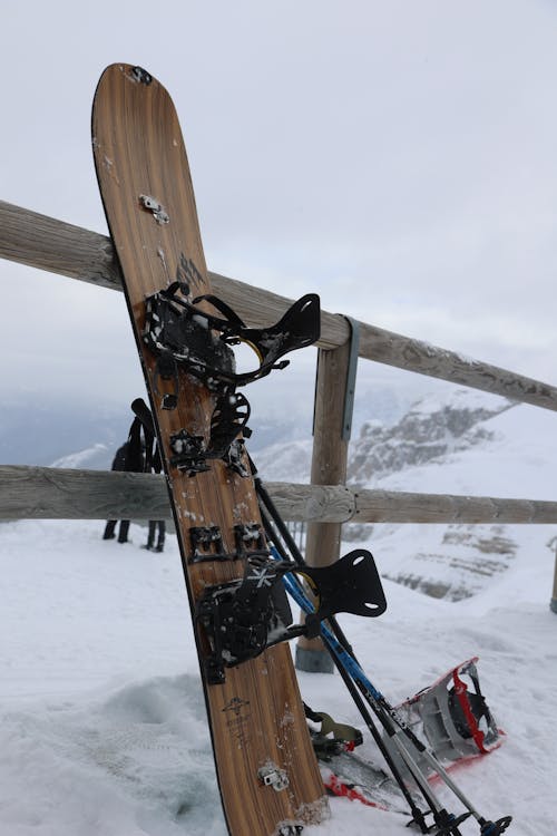 Δωρεάν στοκ φωτογραφιών με snowboard, γκρο πλαν, κάγκελα