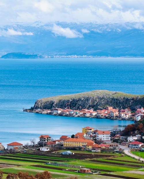 Arnavutluk, dağ manzarası, dikey atış içeren Ücretsiz stok fotoğraf
