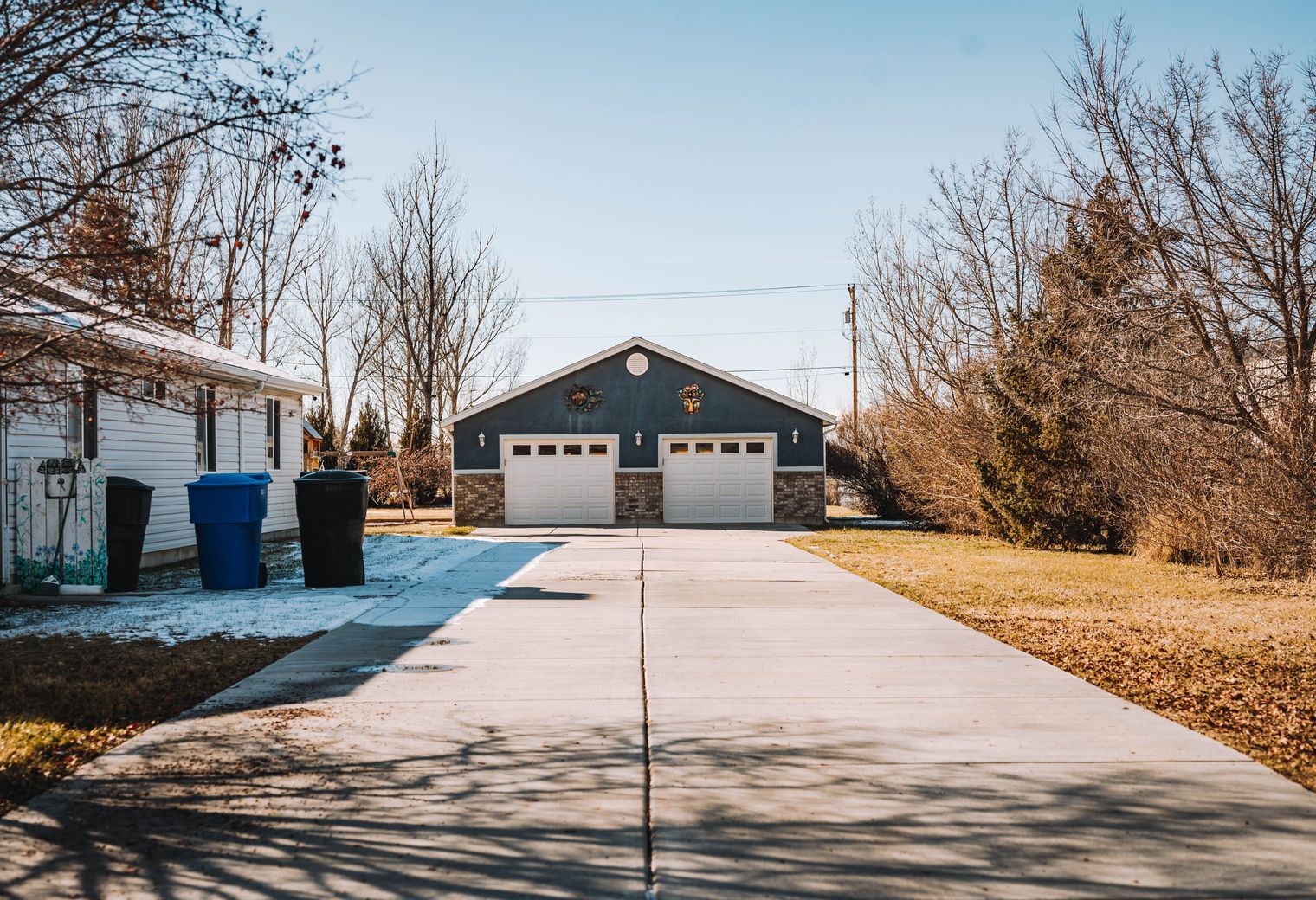 Exterior Painting in Bedford Park — woodwork brushed to a crisp, smooth line