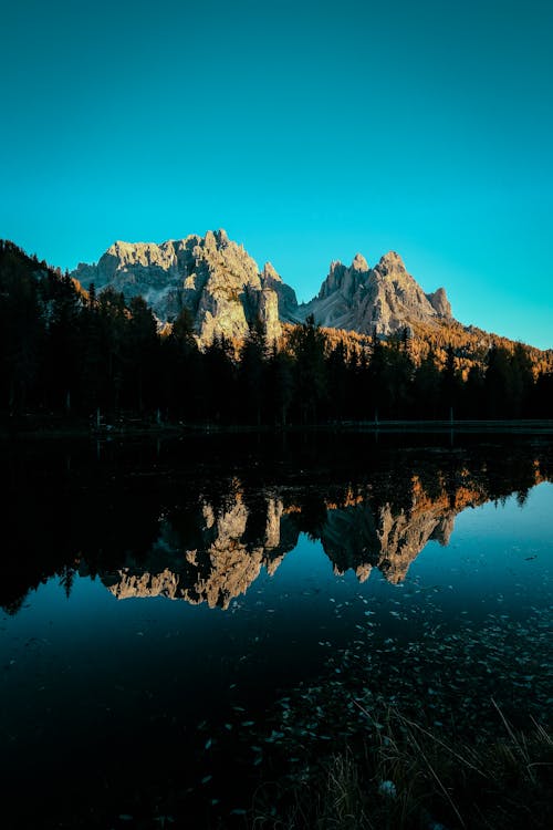 Free Mountain and Lake Stock Photo