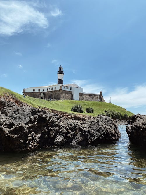 Fotobanka s bezplatnými fotkami na tému breh, budova, jasná obloha