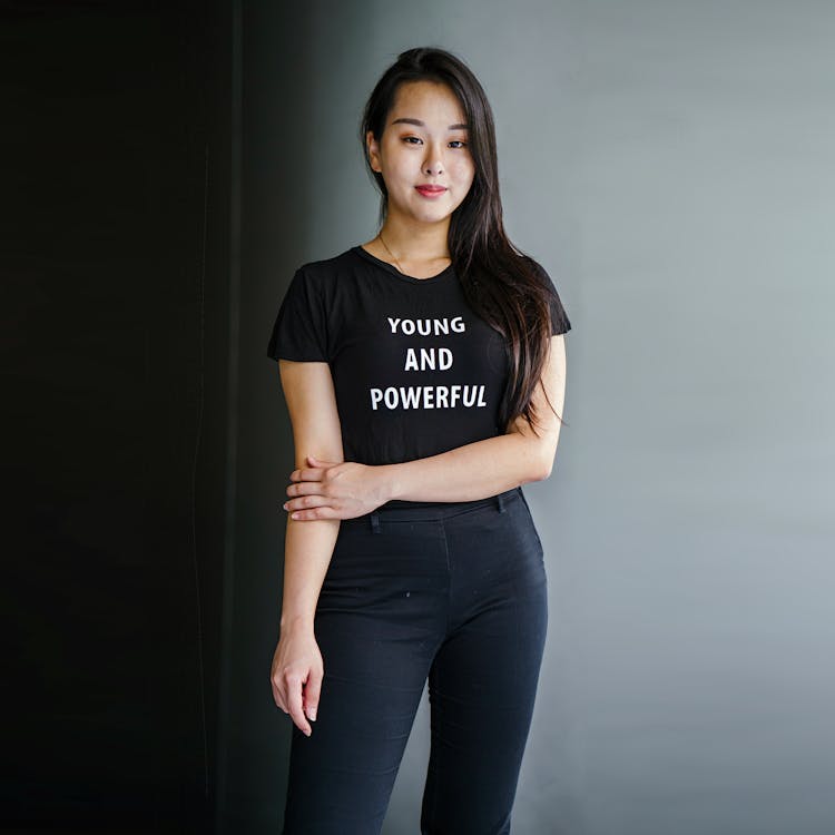 Free Woman Wearing Black Short-sleeved Shirt Stock Photo