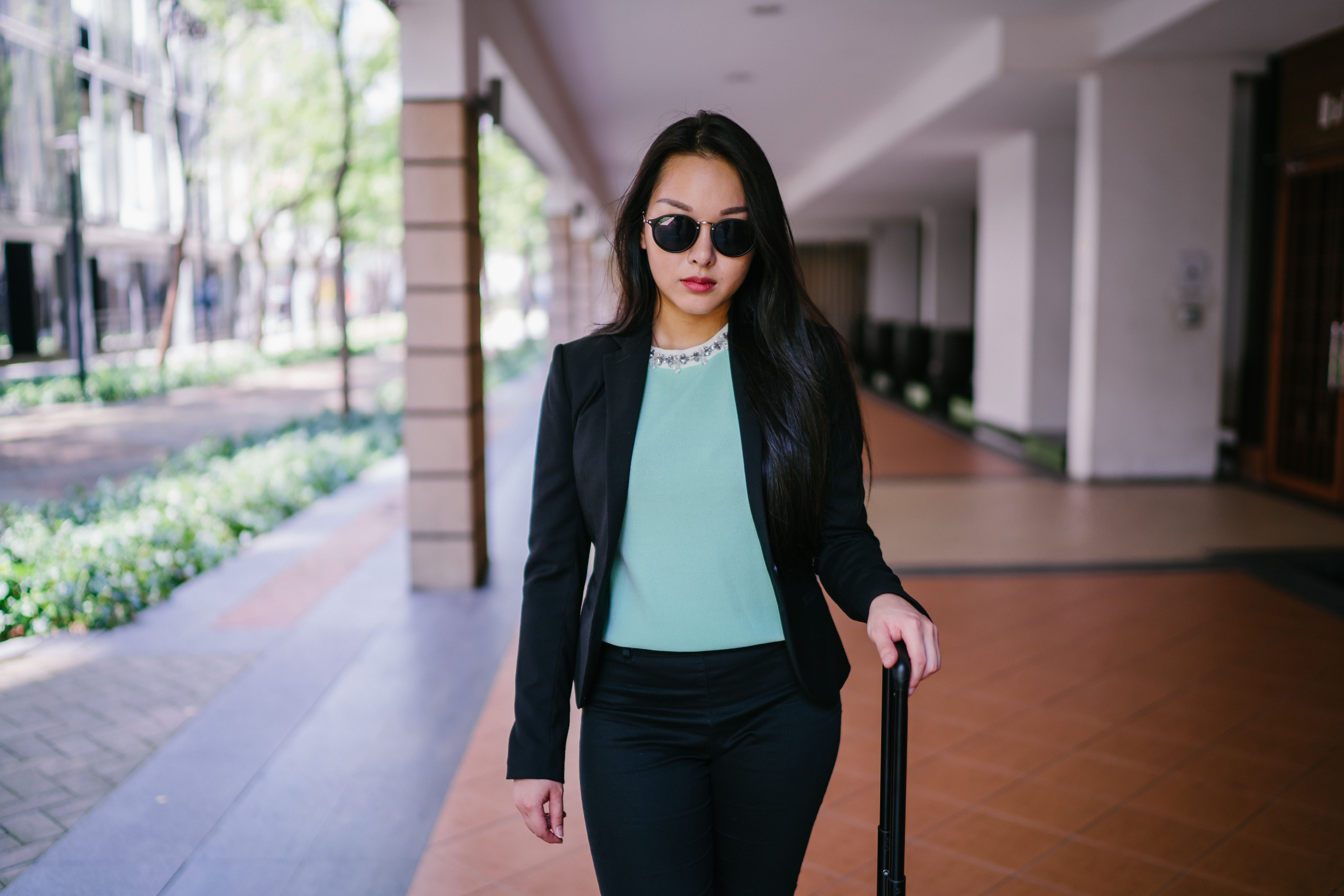 Wide-leg trousers with fitted top and oversized blazer