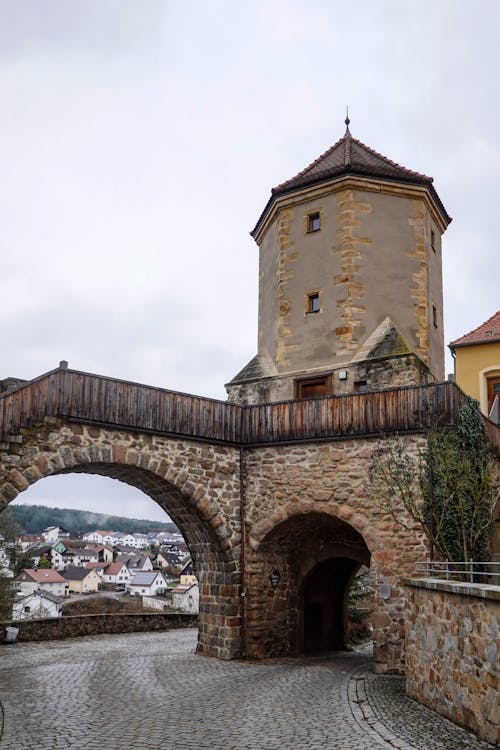 Základová fotografie zdarma na téma brána, budovy, dlažební kostka