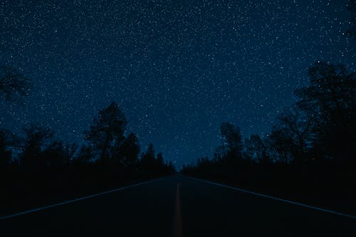 도로, 밤하늘, 별의 무료 스톡 사진