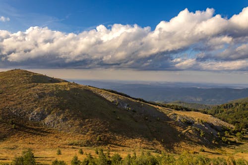 Immagine gratuita di bellezza, cielo azzurro, colline