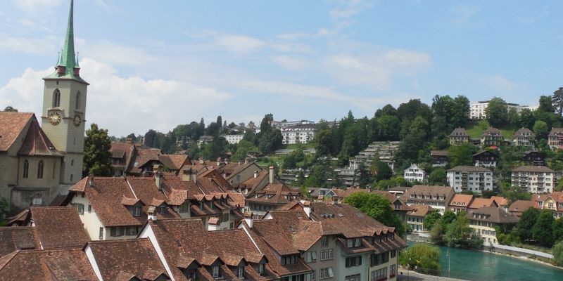 El casco antiguo de Berna junto al río Aar