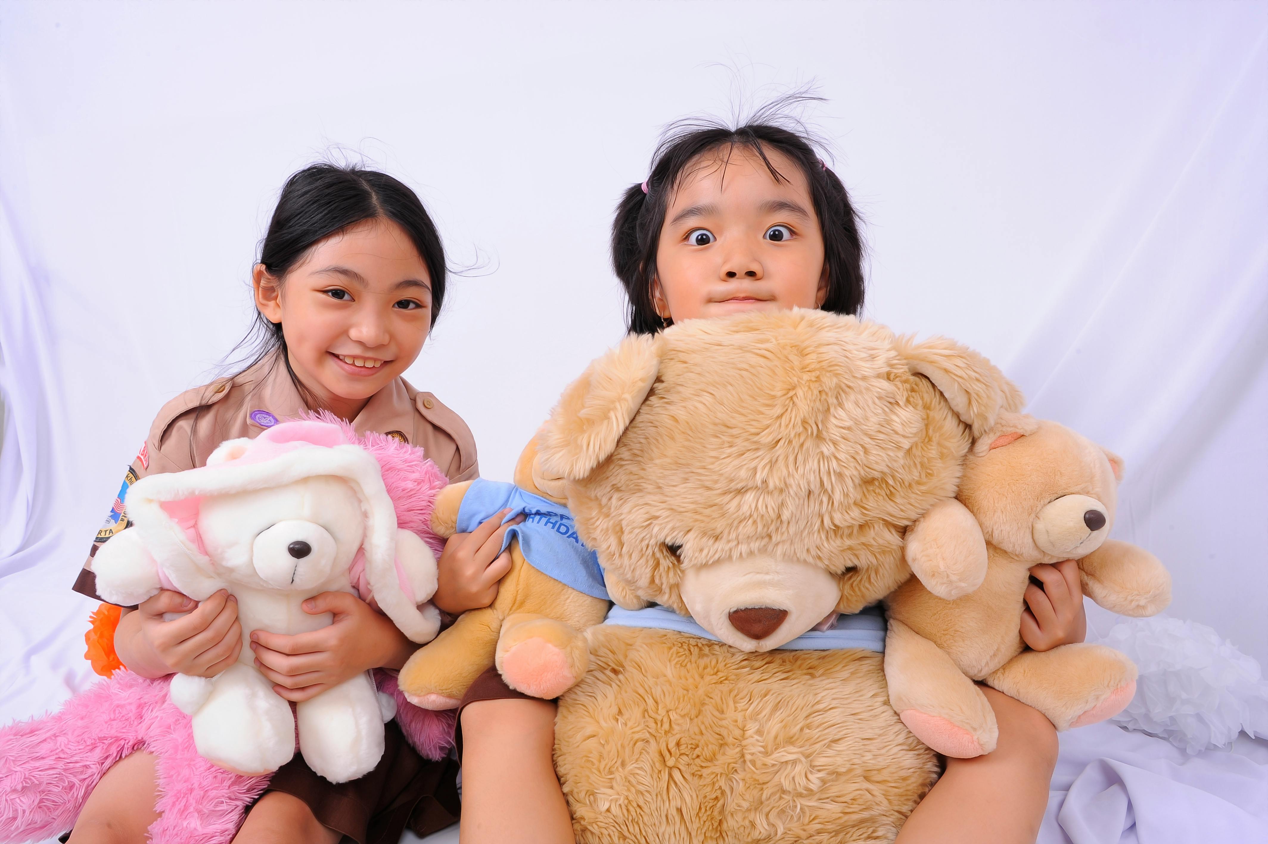 Girls with deals teddy bears