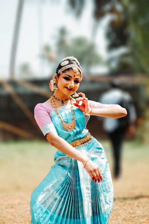 Immagine gratuita di abbigliamento tradizionale, ballerino, donna