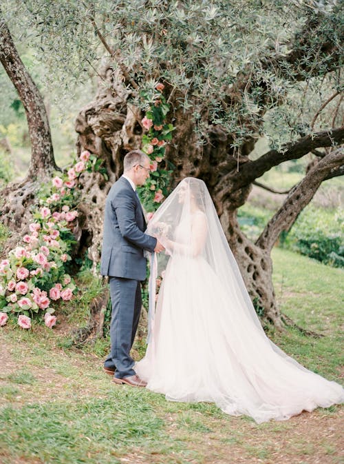 Foto profissional grátis de árvore, de pé, flores