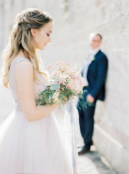 Foto profissional grátis de amor, buquê, casal