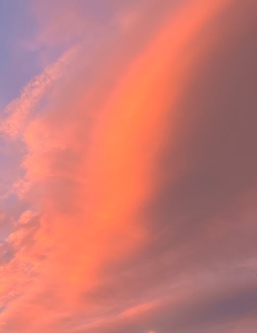 akşam karanlığı, bulutlar, dikey atış içeren Ücretsiz stok fotoğraf