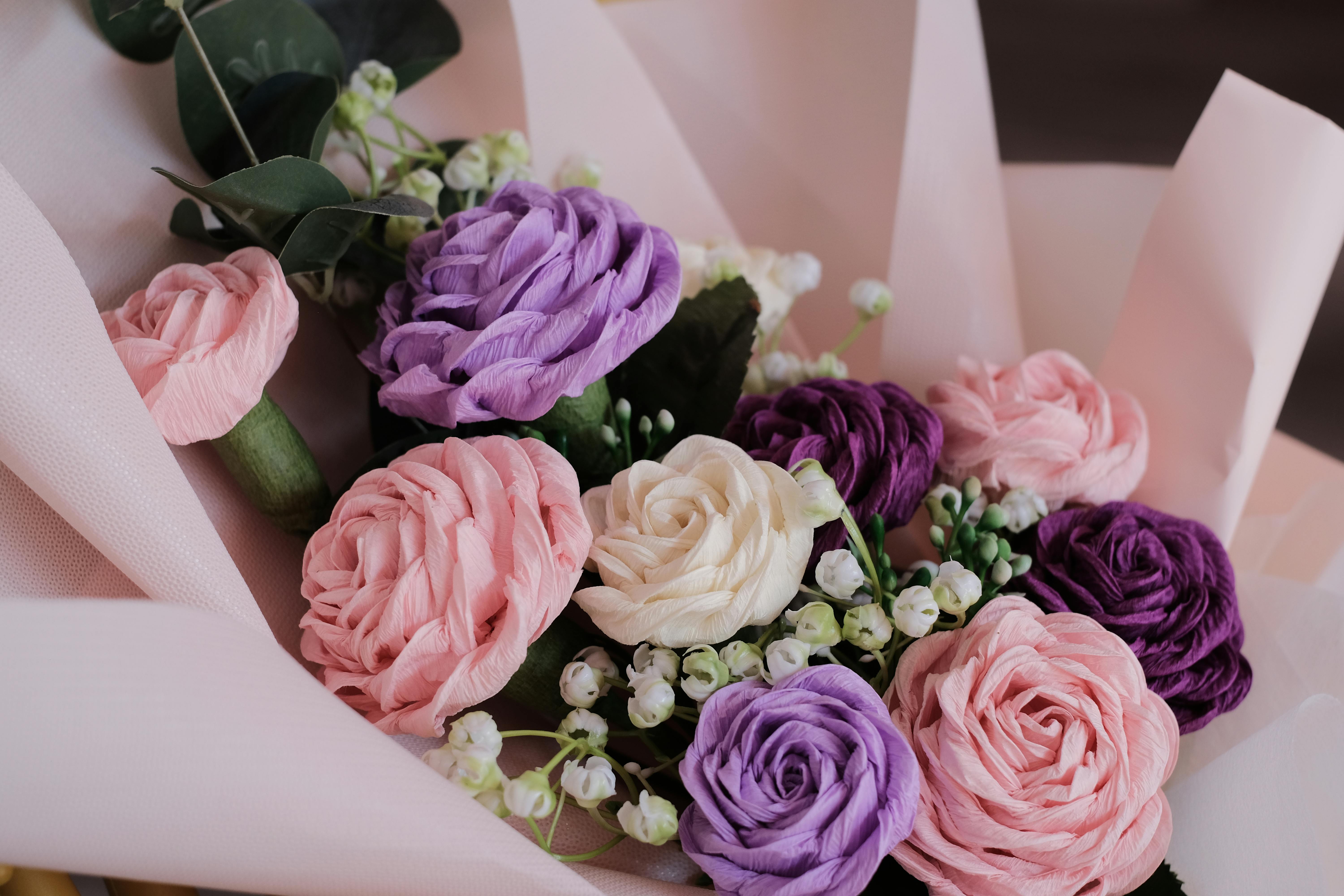 [ColoSach]-a-beautifully-arranged-bouquet-of-pastel-and-violet-roses,-perfect-for-any-occasion.