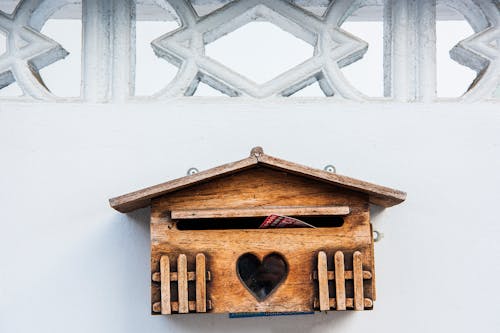 Photos gratuites de boîte aux lettres, boite en bois, forme de cœur