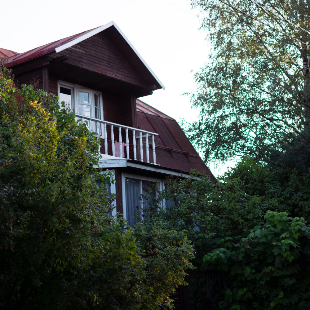 Reigate — professional movers carrying furniture on a house move