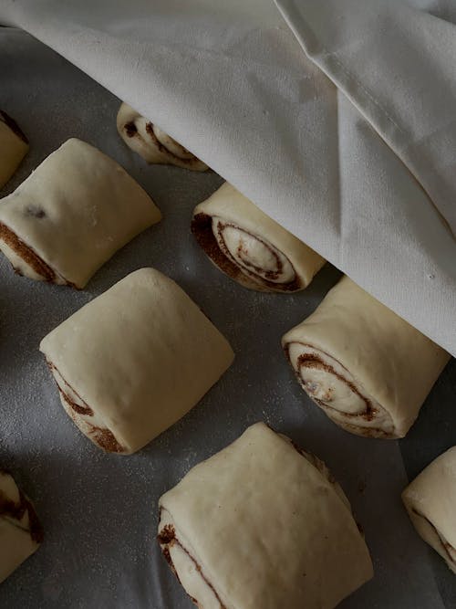 Uncooked Cinnamon Rolls on a Baking Tray