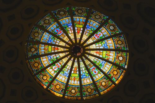 Free A stunning circular stained glass ceiling with intricate geometric patterns and vibrant colors. Stock Photo