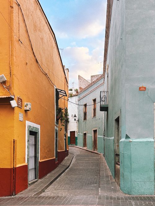 Free Colorful narrow alley in Guanajuato, Mexico showcasing traditional architecture. Stock Photo