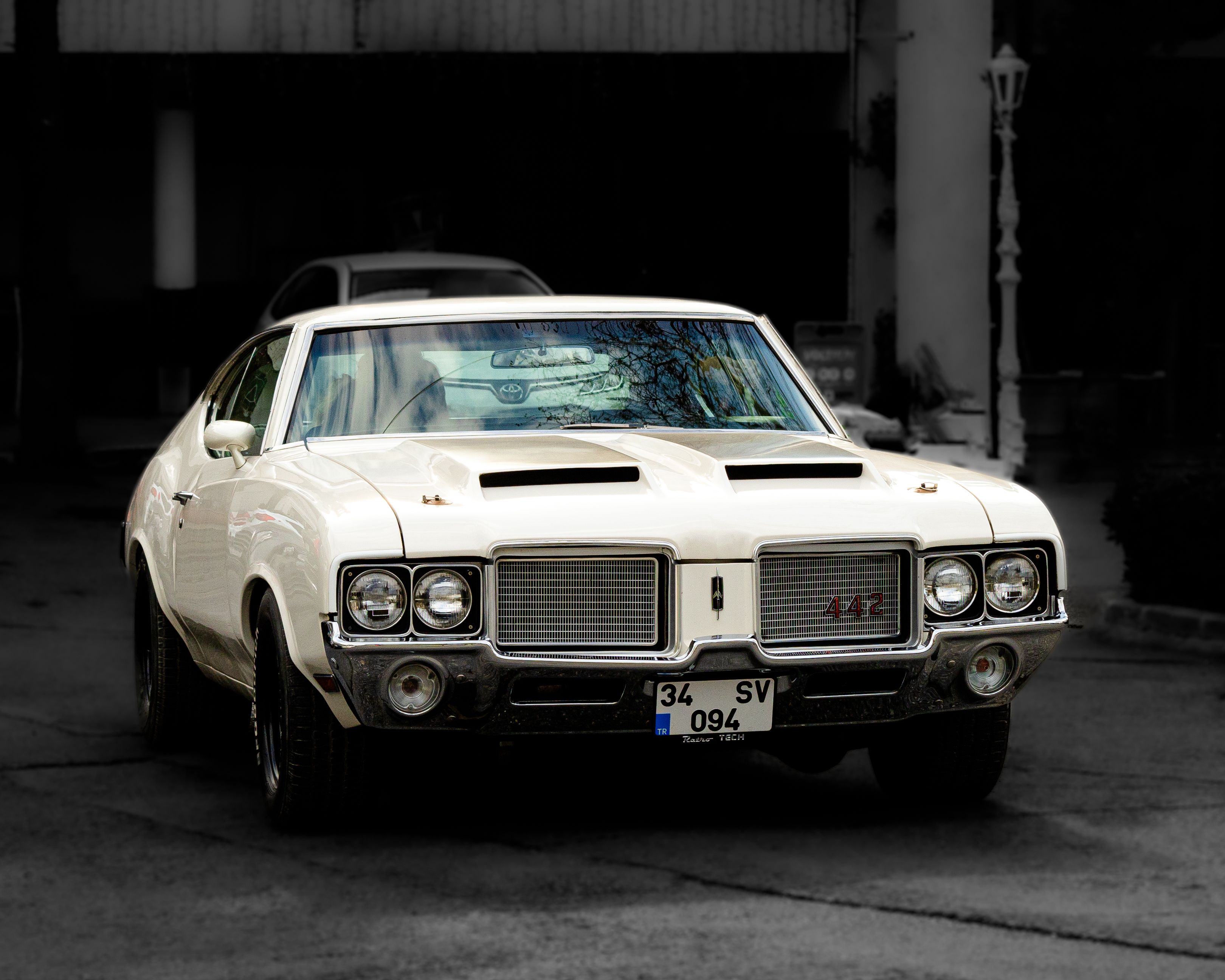 Front view of a classic Oldsmobile 442 muscle car badge and grille