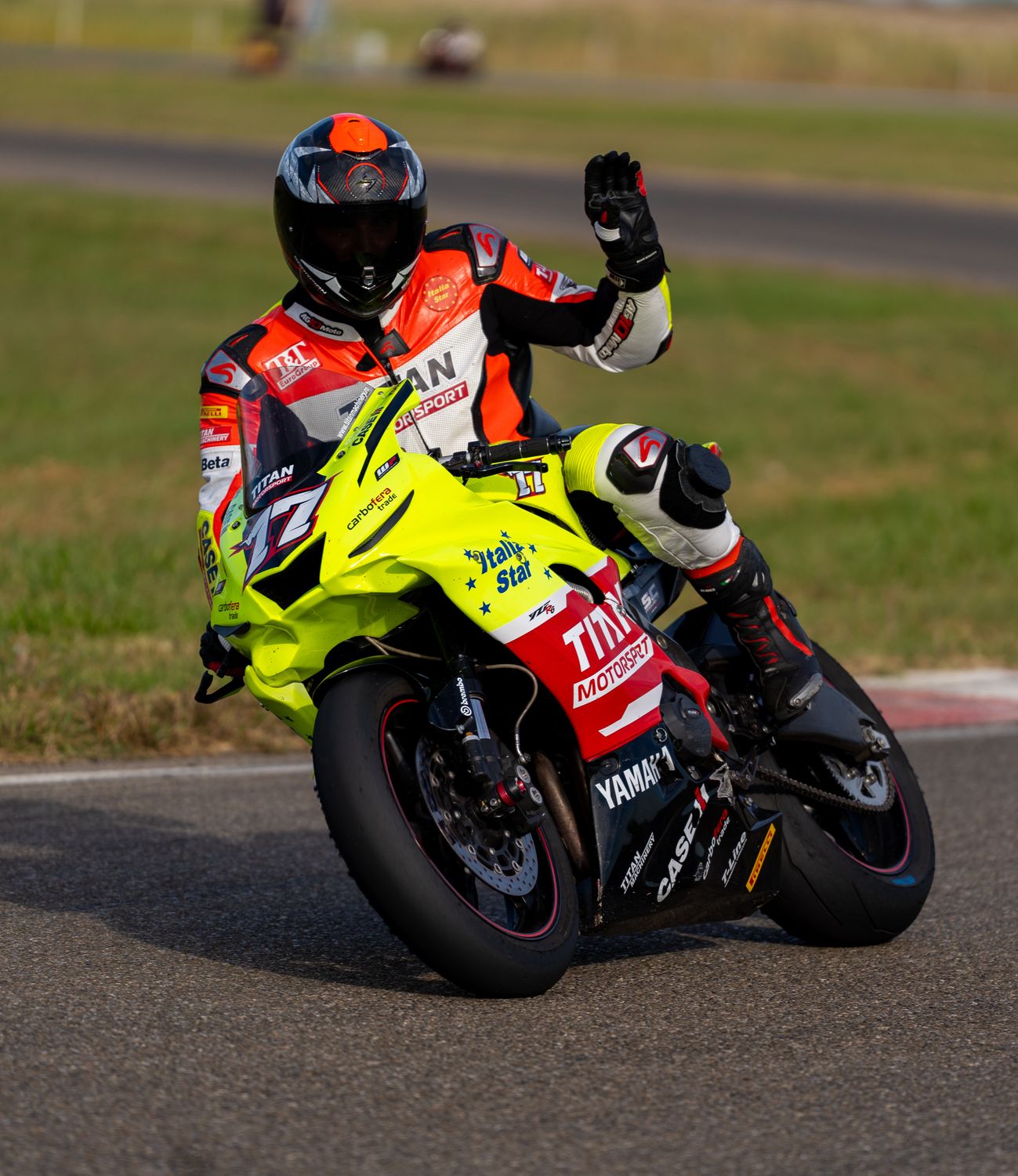 Racing Rider on Yamaha YZF-R6 Motorcycle · Free Stock Photo